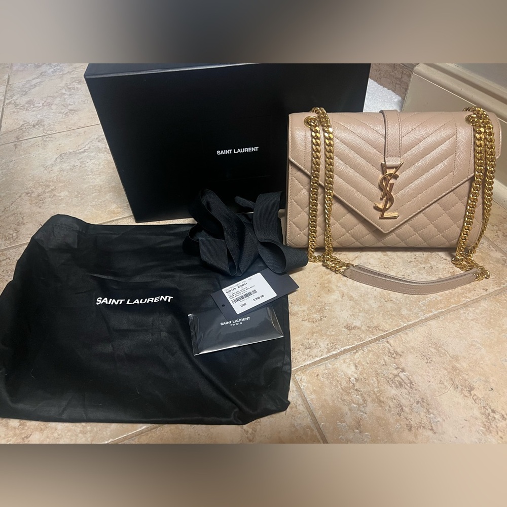Saint Laurent YSL
Envelope Medium Chain Bag in
Mix Matelassé.